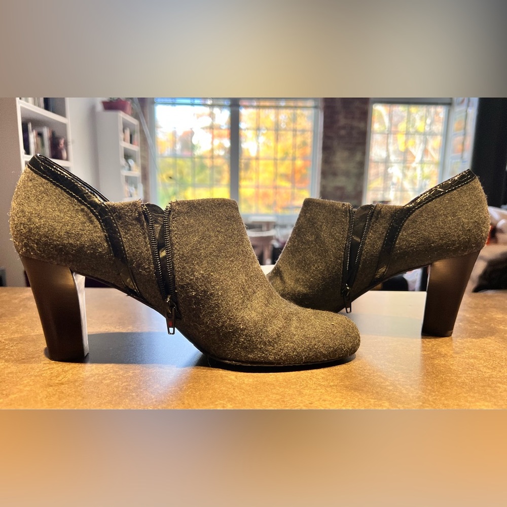Liz Claiborne Ankle booties